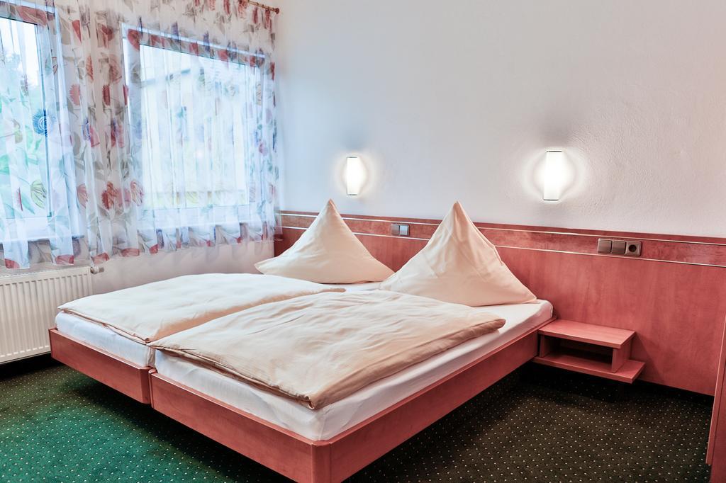 Hotel Zur Eisenbahn Renningen Exteriér fotografie